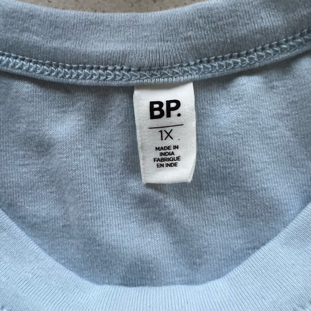 NWT - BP size XL crop top baby blue with a cute white Daisy! - Picture 4 of 5